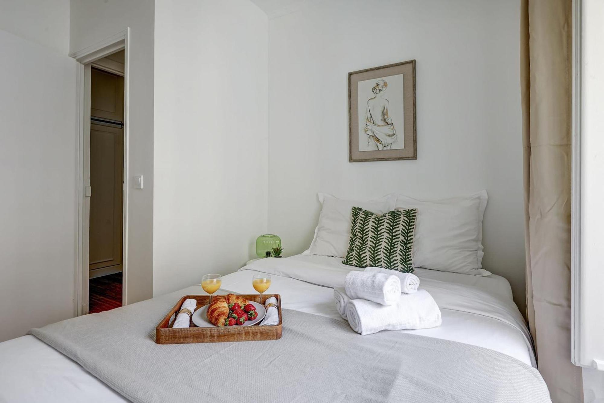 Champs-Elysees - 2Br With Balcony - Cityapartmentstay Paris Exterior photo
